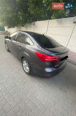 Седан Ford Focus 2015 в 