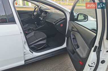 Хетчбек Ford Focus 2012 в 