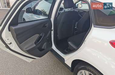 Хетчбек Ford Focus 2012 в 