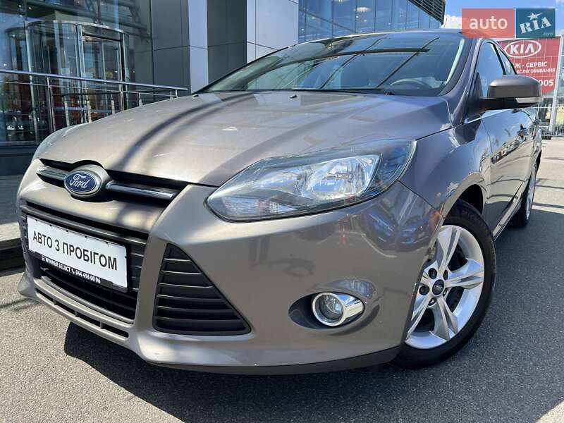 Хэтчбек Ford Focus 2013 в 