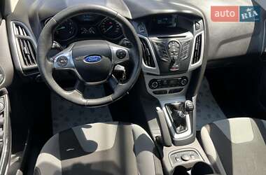 Хэтчбек Ford Focus 2013 в 
