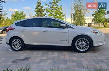 Хэтчбек Ford Focus 2015 в 