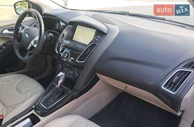 Хэтчбек Ford Focus 2015 в 