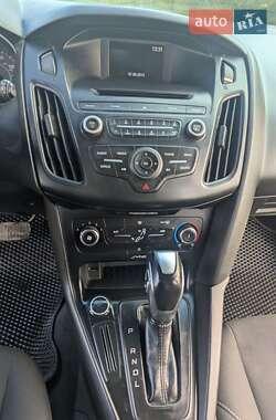 Хэтчбек Ford Focus 2015 в 