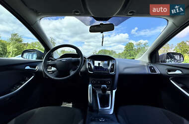 Хэтчбек Ford Focus 2011 в 