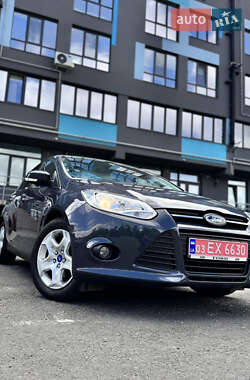 Хэтчбек Ford Focus 2011 в 
