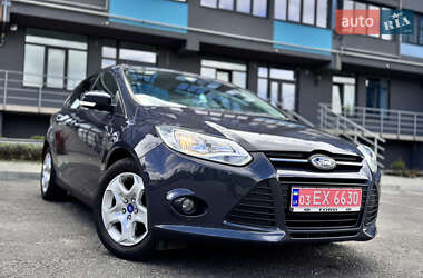 Хэтчбек Ford Focus 2011 в 