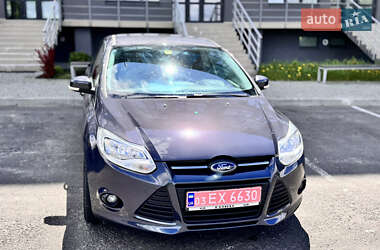 Хэтчбек Ford Focus 2011 в 