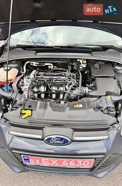 Хэтчбек Ford Focus 2011 в 