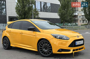 Хэтчбек Ford Focus 2012 в 