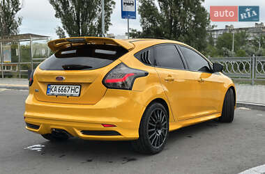 Хэтчбек Ford Focus 2012 в 