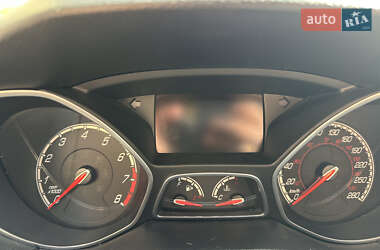 Хэтчбек Ford Focus 2012 в 