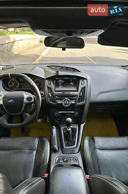 Хэтчбек Ford Focus 2012 в 