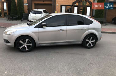 Хэтчбек Ford Focus 2011 в 