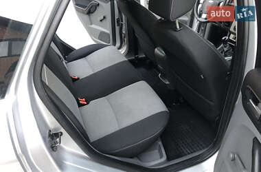 Хэтчбек Ford Focus 2011 в 