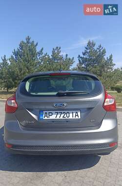 Хэтчбек Ford Focus 2011 в 
