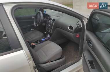 Хэтчбек Ford Focus 2006 в 