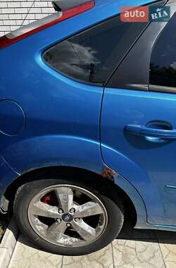 Хэтчбек Ford Focus 2004 в 