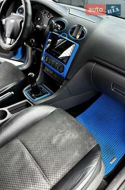 Хэтчбек Ford Focus 2004 в 