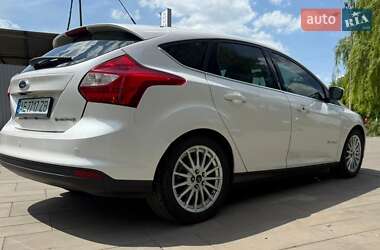 Хэтчбек Ford Focus 2013 в 