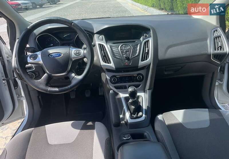 Хетчбек Ford Focus 2014 в Дніпрі