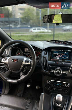 Хэтчбек Ford Focus 2013 в 