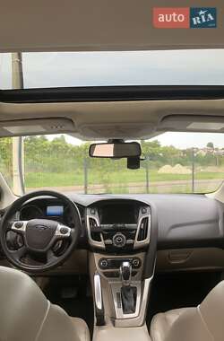 Хэтчбек Ford Focus 2012 в 
