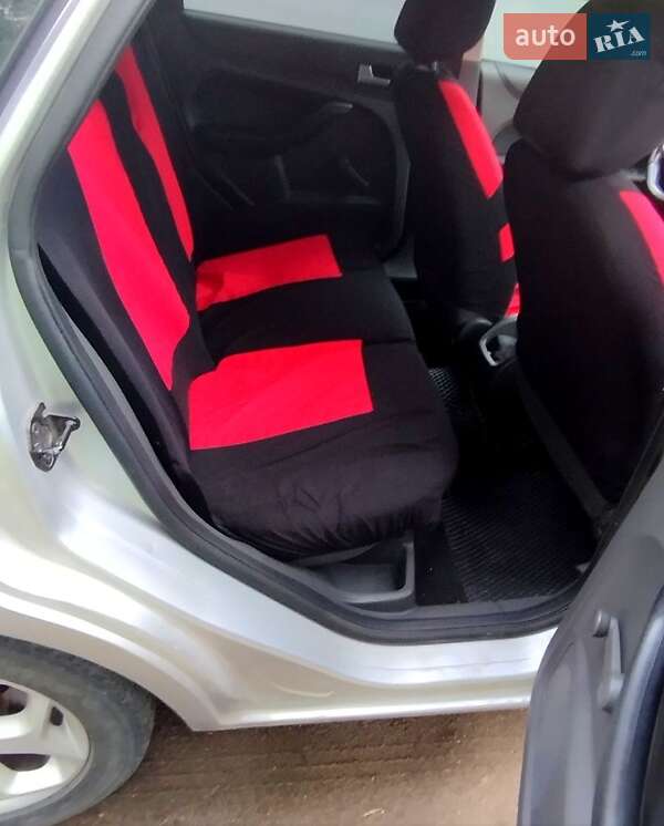 Хэтчбек Ford Focus 2006 в Каменец-Подольском