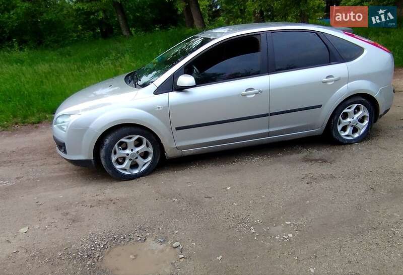 Хэтчбек Ford Focus 2006 в Каменец-Подольском