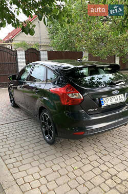 Хэтчбек Ford Focus 2013 в 