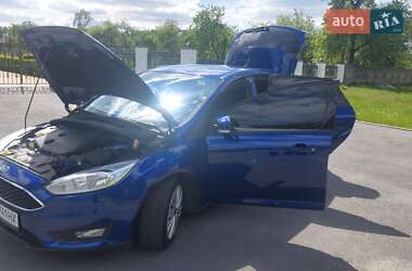 Хэтчбек Ford Focus 2015 в 