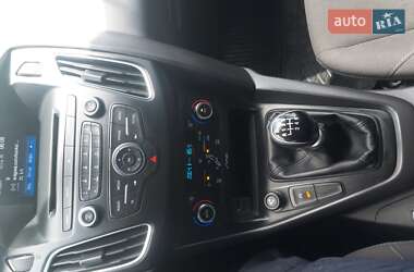 Хэтчбек Ford Focus 2015 в 