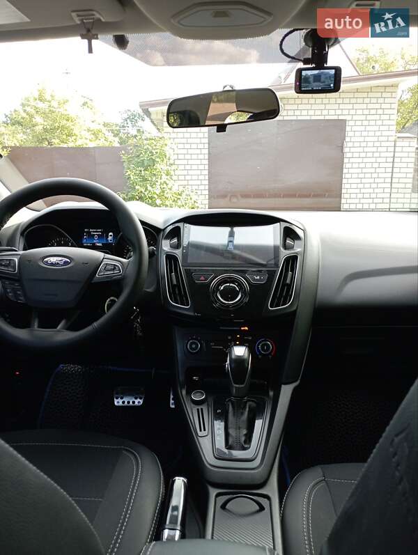 Хэтчбек Ford Focus 2015 в Днепре