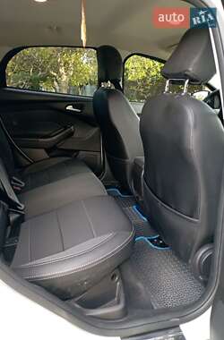Хэтчбек Ford Focus 2015 в 