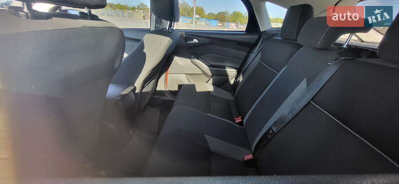 Хетчбек Ford Focus 2014 в Дніпрі