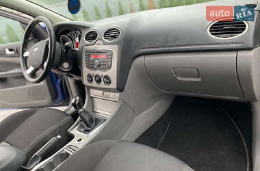 Хэтчбек Ford Focus 2010 в 