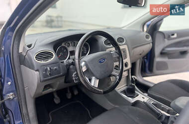 Хэтчбек Ford Focus 2010 в 