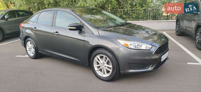 Седан Ford Focus 2015 в 