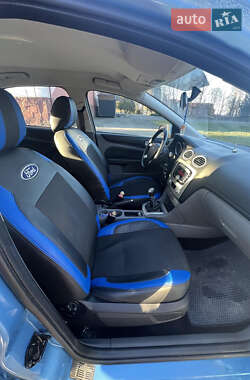 Хэтчбек Ford Focus 2011 в 