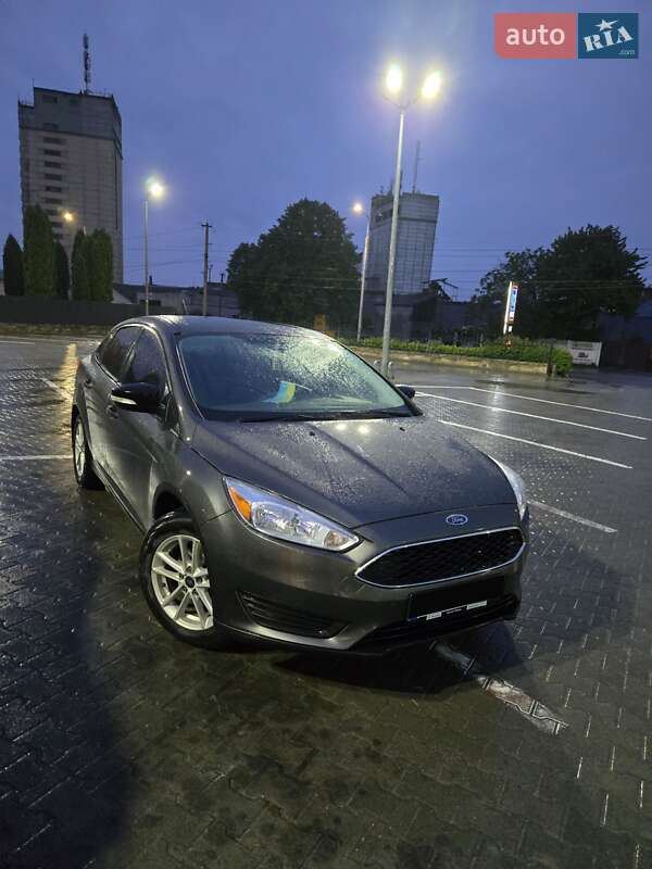 Седан Ford Focus 2015 в 