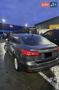 Седан Ford Focus 2015 в 