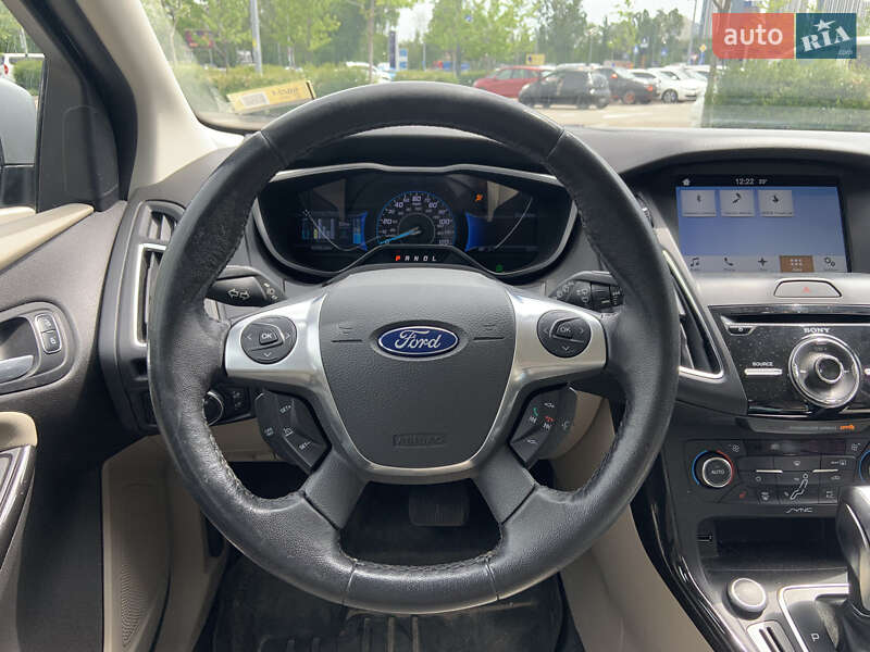 Седан Ford Focus 2016 в Киеве