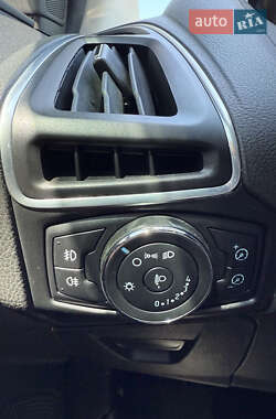 Хэтчбек Ford Focus 2012 в 