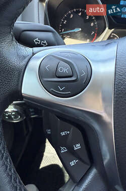Хэтчбек Ford Focus 2012 в 