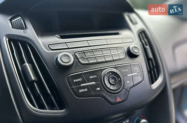 Хэтчбек Ford Focus 2015 в 