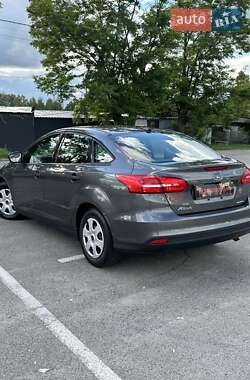 Седан Ford Focus 2015 в 