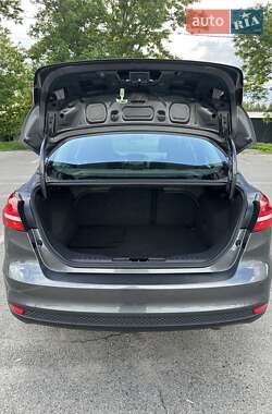 Седан Ford Focus 2015 в 