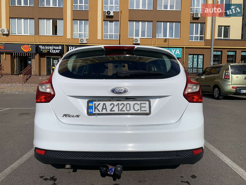 Хэтчбек Ford Focus 2012 в Вишневом