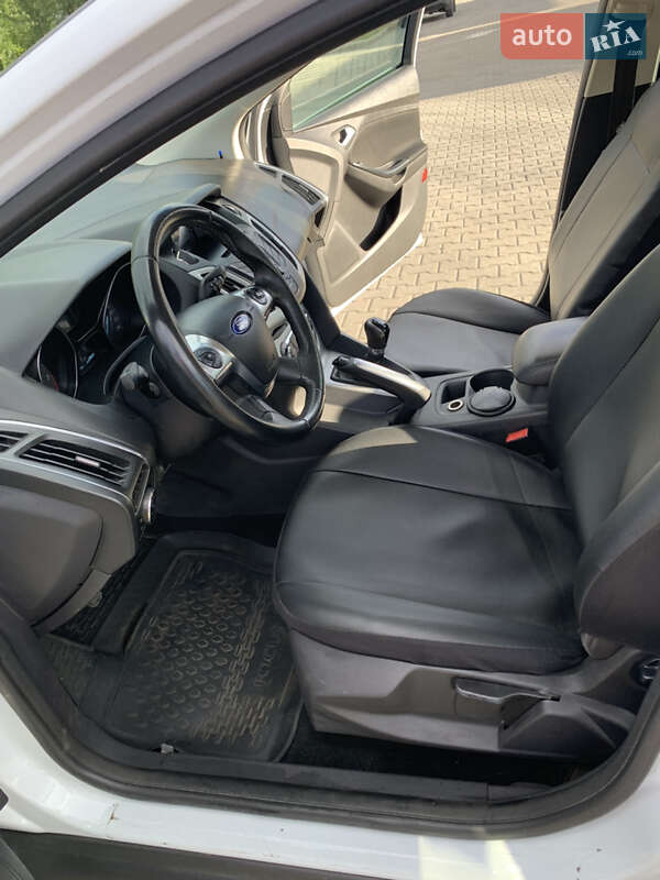 Хэтчбек Ford Focus 2012 в Вишневом