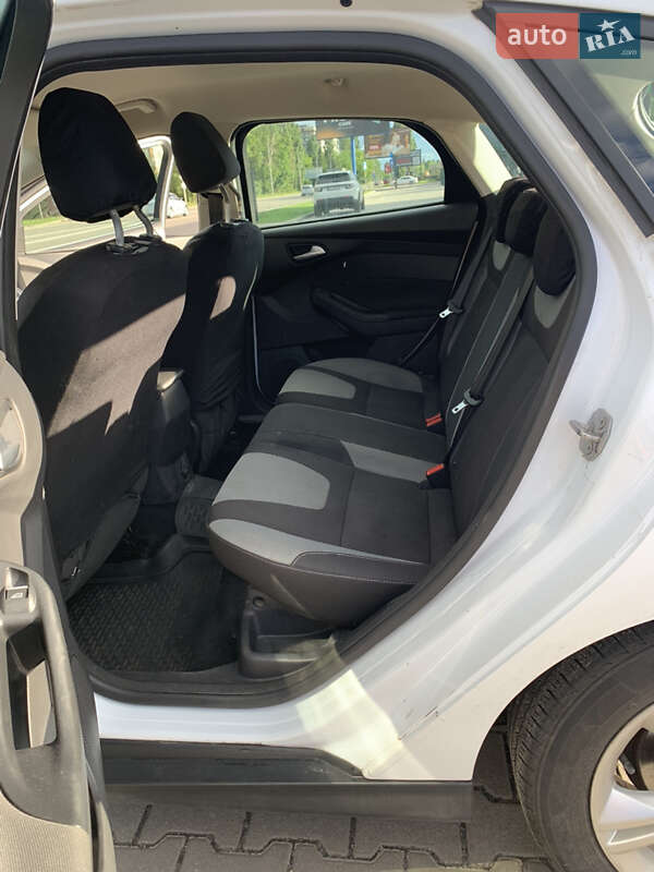 Хэтчбек Ford Focus 2012 в Вишневом